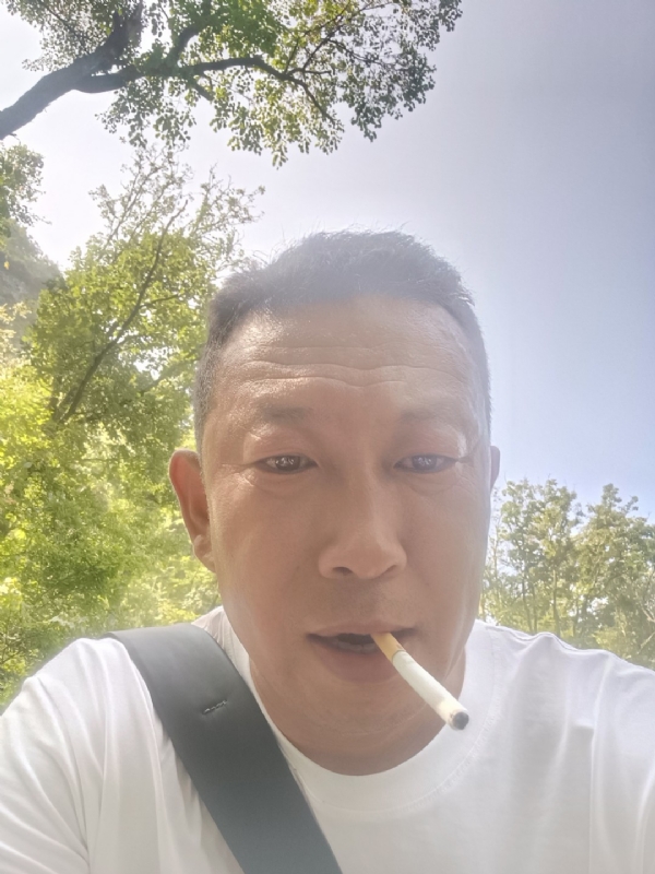 中年大叔的第一张照片--洛阳闪婚服务中心